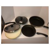 Assorted cookware w/unmatched lids