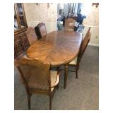 Broyhill dining room table w/leaf and 6 chairs