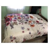 Full size comforter with pillow cases and skirt
