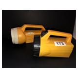 2 flashlights
