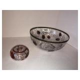 Pinecone bowl and leaves candle holder decor