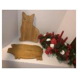 Cat and pig cutting boards, centerpiece, misc
