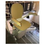 Acorn stair lift w/ 2 remotes