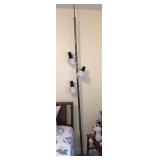 Floor to ceiling tension lamp