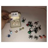 Plastic spider rings, halloween earrings