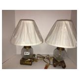2 dresser lamps