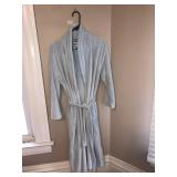 Size medium J Apparel robe *minor stain