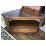 Corner stand 44x27x24