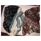 3 ladies scarvess