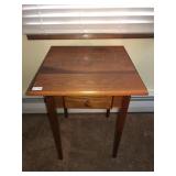 One drawer table 26x20x20
