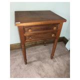 2 drawer stand 18x22x28.5