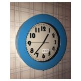 Battery operated wall clock