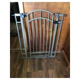 Metal dog gate 30x36.5 *adjustable