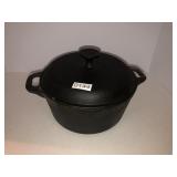 Cast iron dutch oven w/lid  7x12 *unmarked