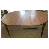 Walnut table w/ 3 extra leaves *center leg with it