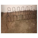 Shoe rack with 2 slippers