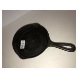 Cast iron No. 3 Wagnerware double spout skillet