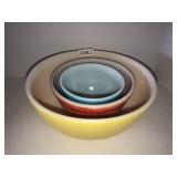 Pyrex 3 nesting bowls