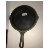 Cast iron double spout No. 6D Wagnerware skillet