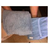 2 bath towels