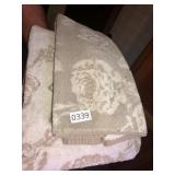 Bath towel and hand towel