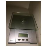 Food scale and juicer