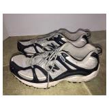 New Balance size 11 mens tennis shoes