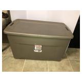 35gal Sterilite tote with lid