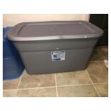Sterilite 30 gal tote with lid