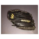 Mizuno leather baseball glove 12in
