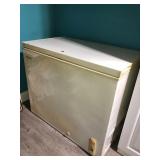 Holliday chest freezer (running) 37x23x32
