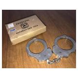 Peerless USA hand cuffs (no key)