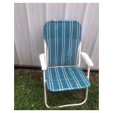 Folding lawn chair