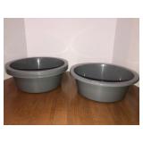 4 plastic bowl/pans 11x4in