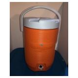 Rubbermaid drinking water jug