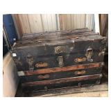 Steamer trunk (1 leather carrying strap is gone)
