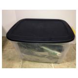 80qt tote with mismatched lid w/mens shorts