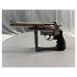 Smith & Wesson 44mag w/wooden box