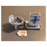 Meissen Blue Onion Shell  Dish & Match Holder
