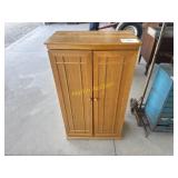 Locking cabinet