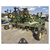 John Deere 825 12-30 row crop cultivator