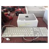 Apple Mac mini2 and Apple keyboard