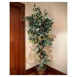 Artifical tree in woven basket