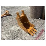 CAT305 Excavator Bucket   +  R3