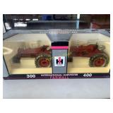 Toy tractors Speccast IH Farmall   ARENA