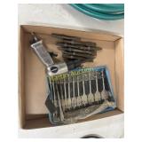 Air hammer and drill bits