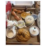 Animal cookie jars, mugs, and decorations