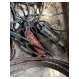 Assorted hydraulic cylinders
