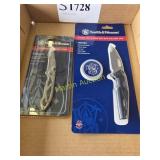 2 Smith & Wesson knives