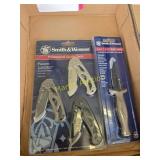2 Smith & Wesson knives